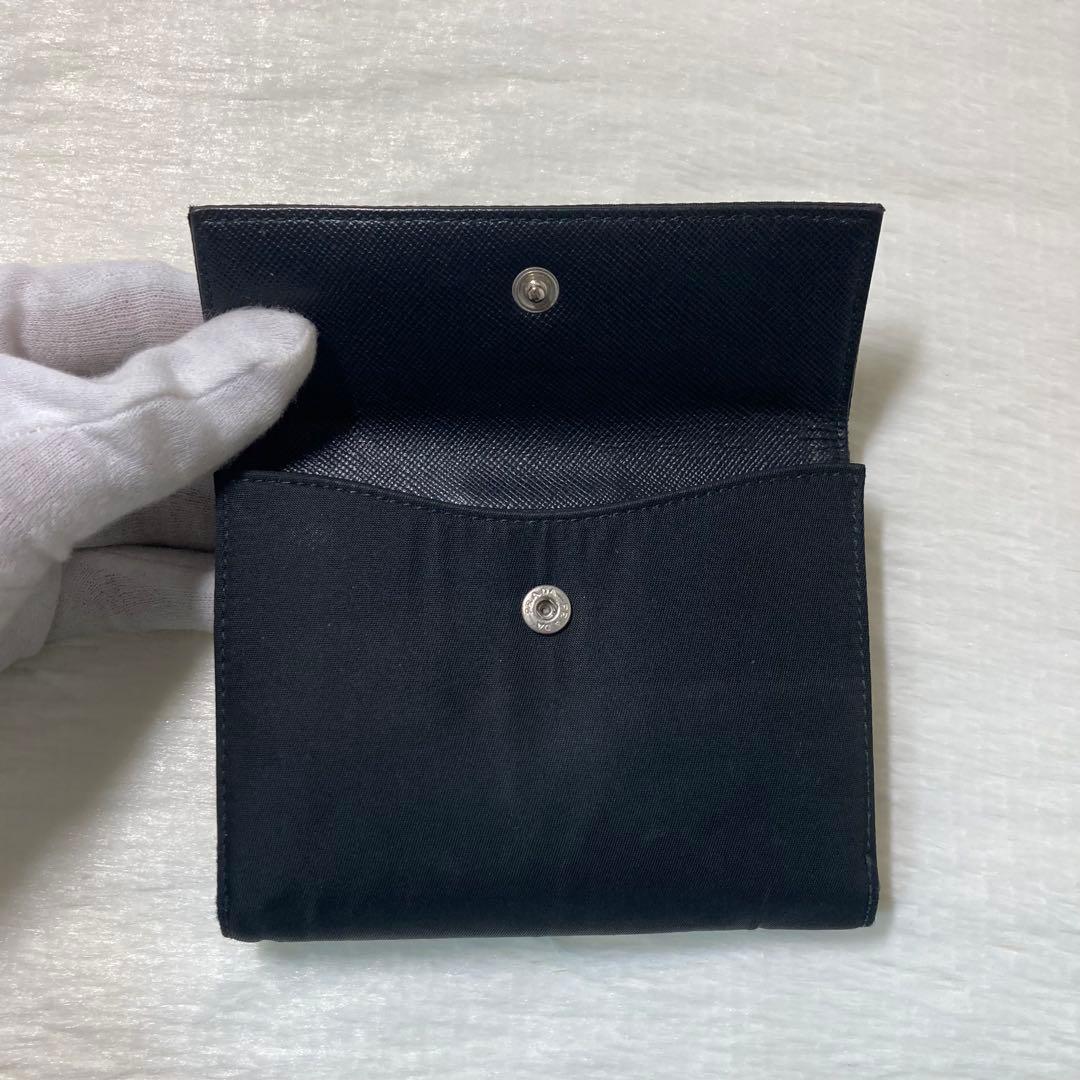 早い者勝ち　PRADA プラダ　二つ折り　レザー　ナイロン　財布　折り財布　黒