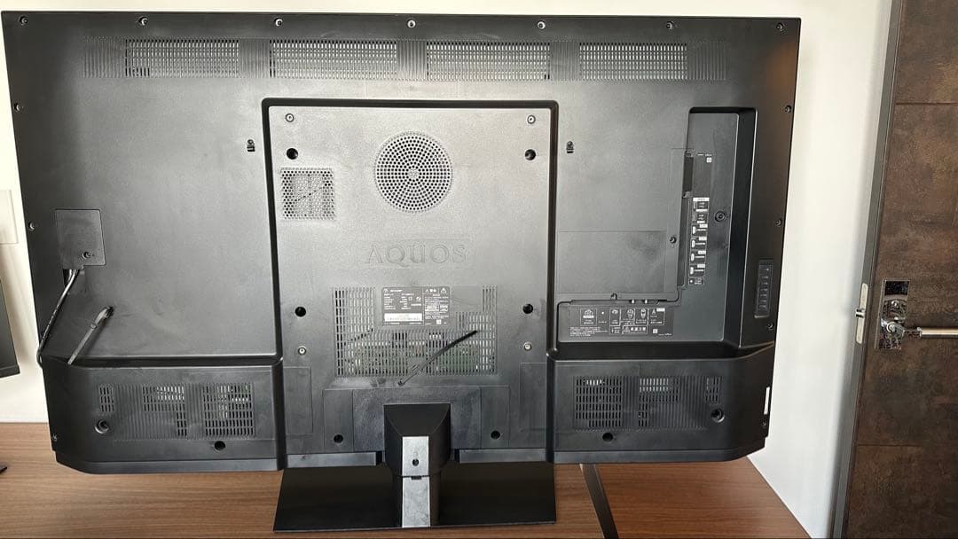 SHARP AQUOS 60V型テレビ　シャープ