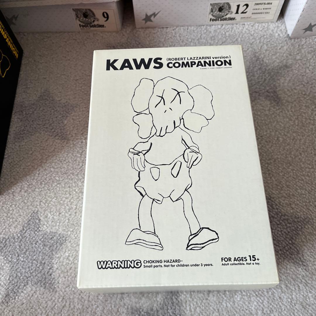 カウズ ロバート・ラザリー二 フィギュア グレー