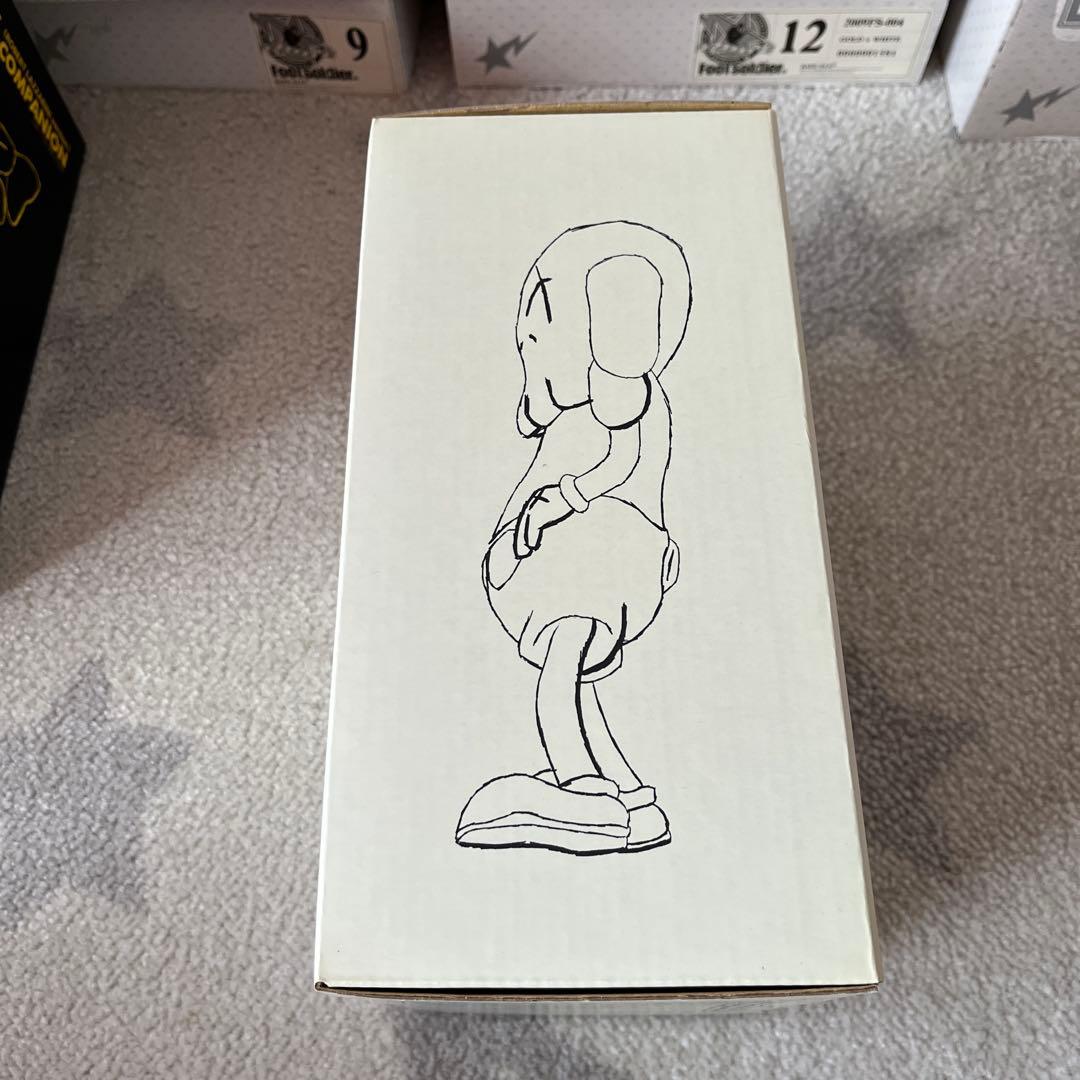 カウズ ロバート・ラザリー二 フィギュア グレー