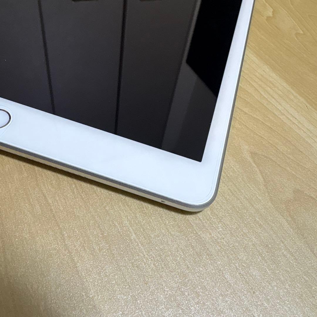 <美品/フィルムあり>Apple iPad シルバー 10.2インチ