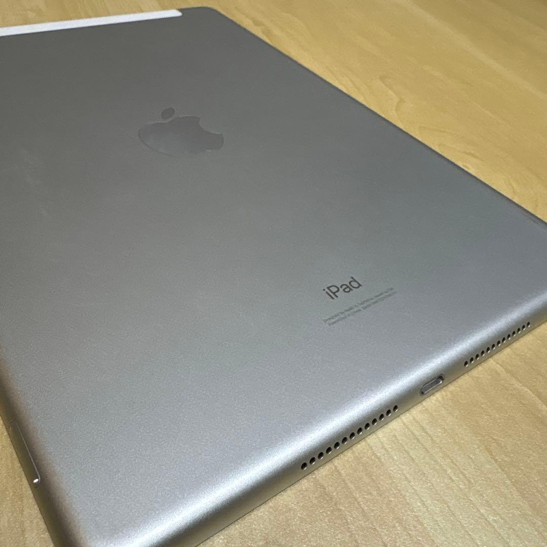 <美品/フィルムあり>Apple iPad シルバー 10.2インチ