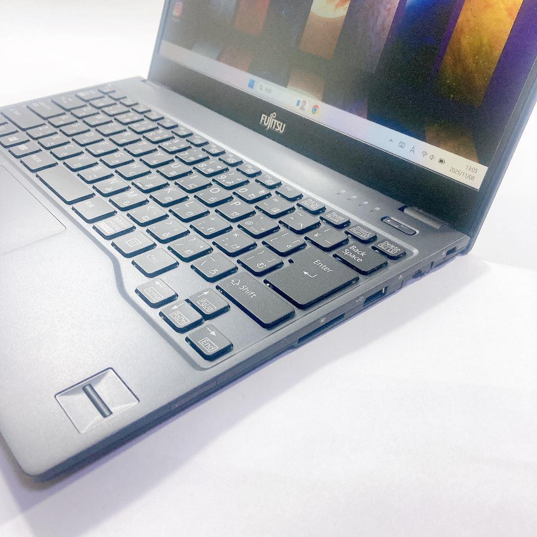 w97✨超軽量 /美品 /オフィス付/8GB /爆速SSD✨すぐ使えるノートPC