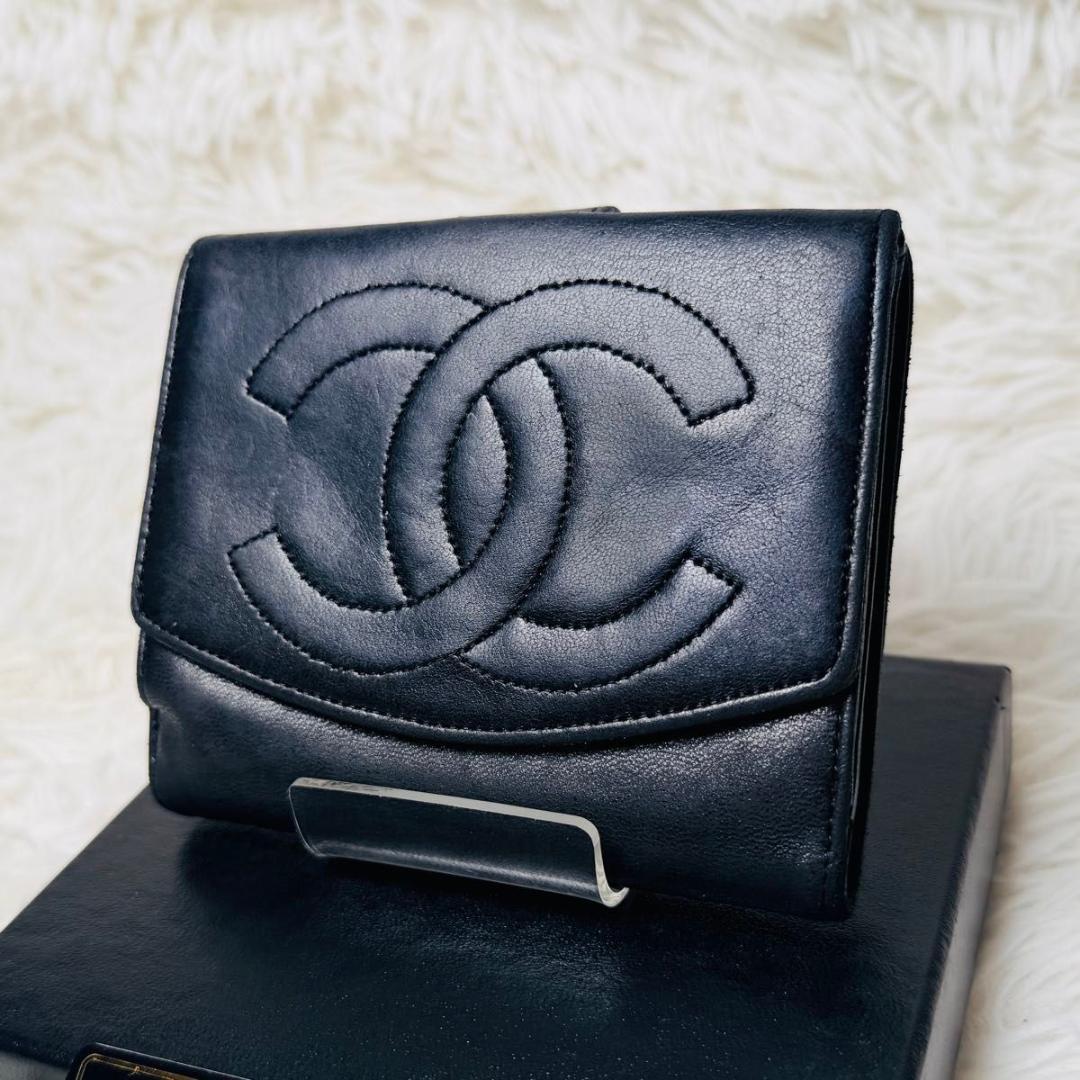 【セール】シャネル　ココマーク　二つ折り財布　黒　ラムスキン　箱付き カードあり