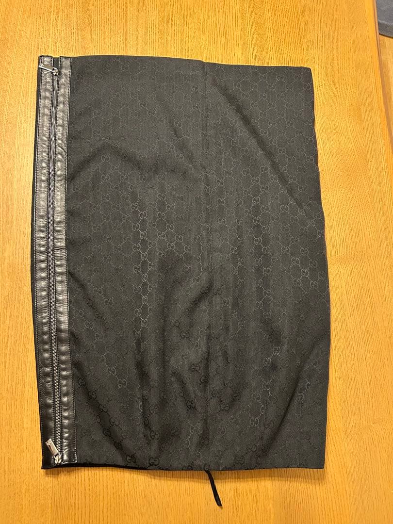 GUCCI ブラックタイトスカート ダブルジッパー