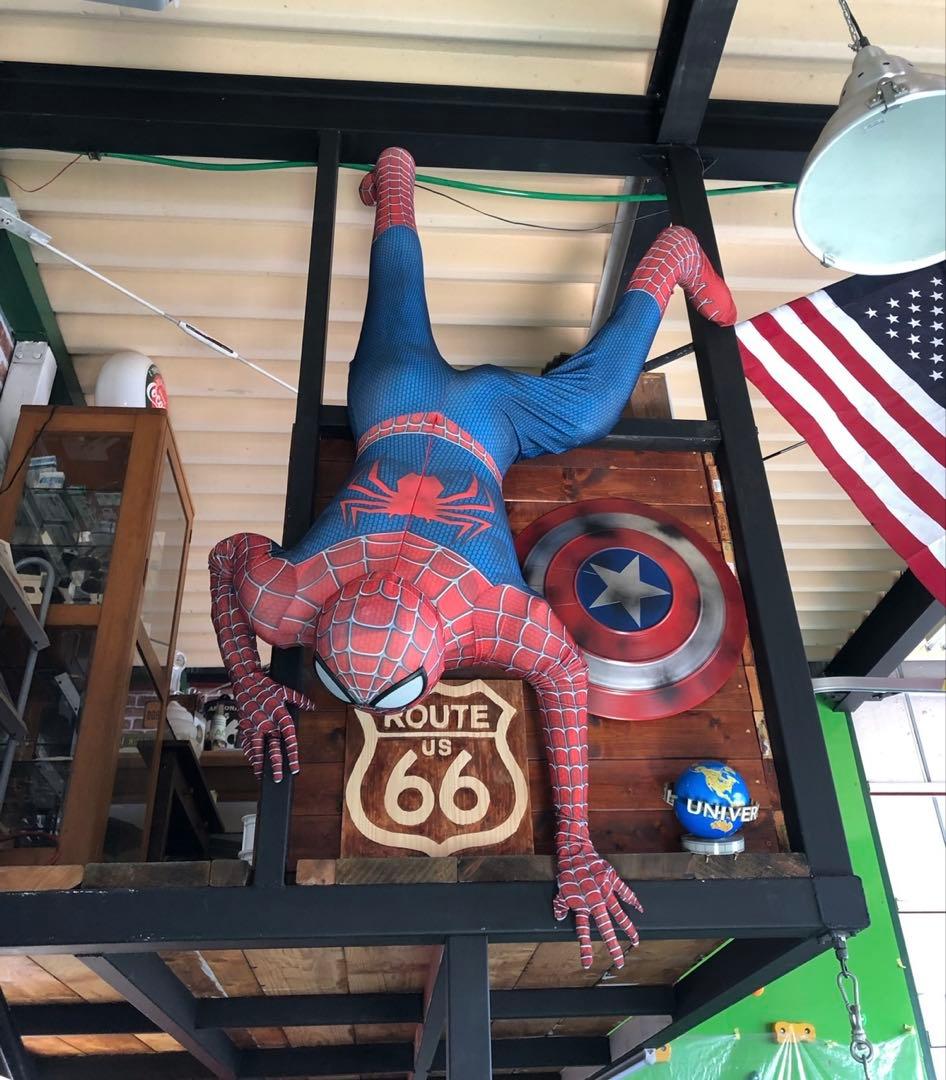 等身大スパイダーマン　インスタ映え　モテモテ