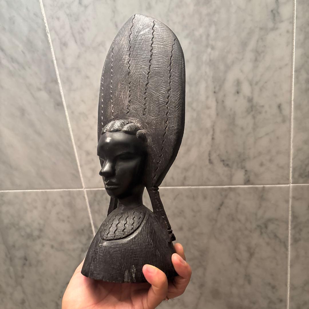 アフリカアンティーク　美しい瞳と圧倒的な存在感の木彫りオブジェ