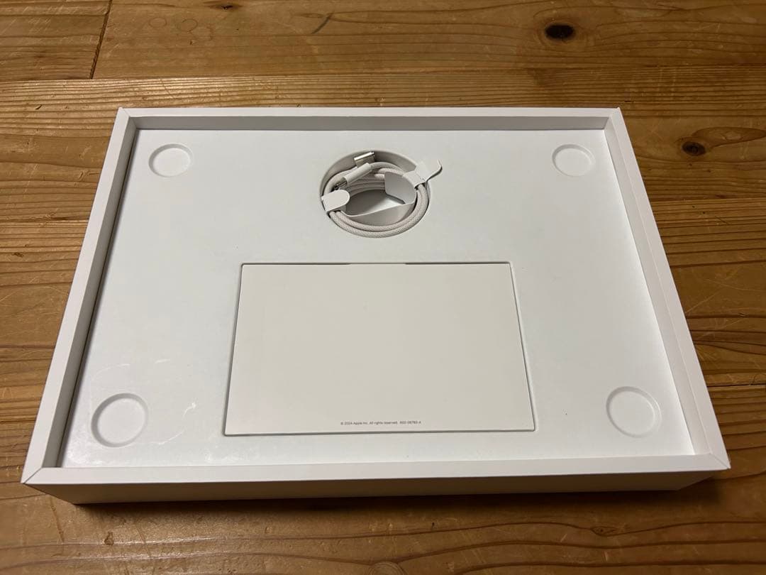 【極美品】MacBook Air M2チップ 8GB 256GB シルバー本体