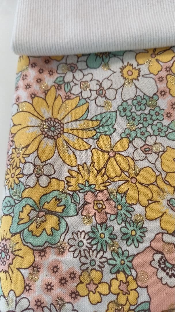 ハンドメイド　犬の花柄の服