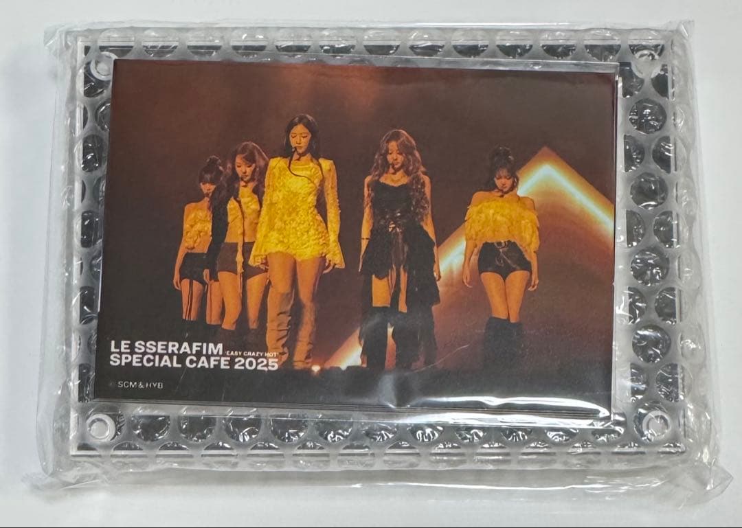 LESSERAFIM フォト付きフレームスタンド