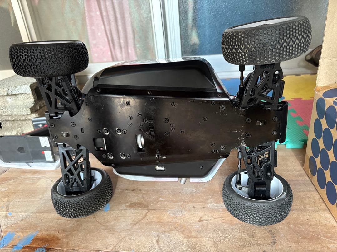 つとむ工房京商エンジンカー1/8 インファーノ　美品　画像追加しました。