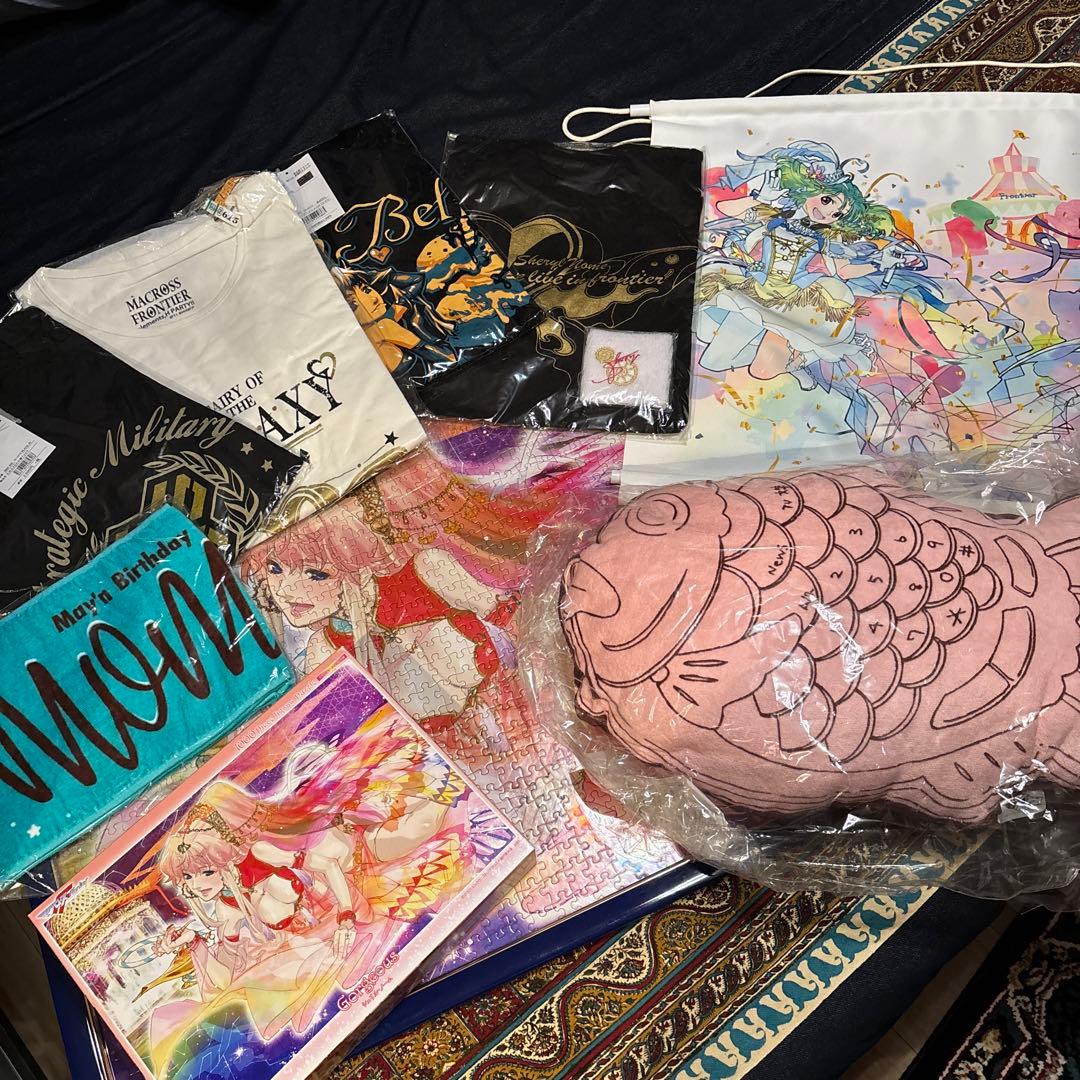 マクロス F クッション　ジグソーパズル　タペストリー　Tシャツ
