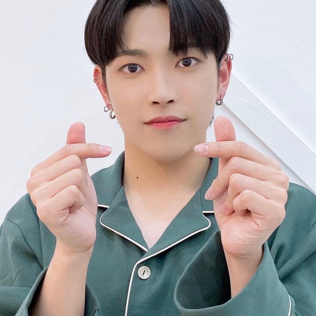 ATEEZホンジュンサイン入りポラロイド