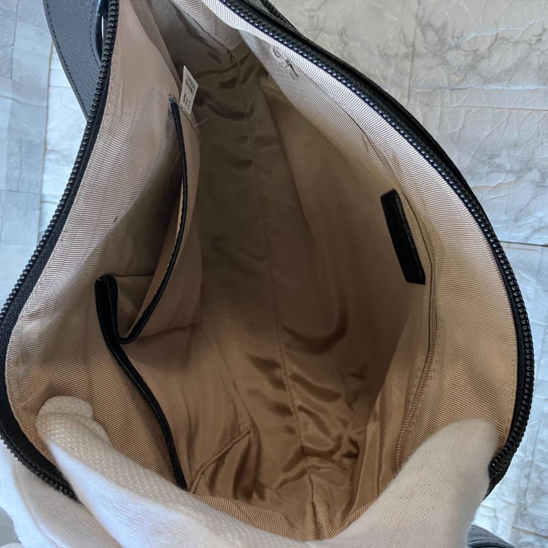 美品◎キタムラ ショルダーバッグ Kメタルロゴ レザー 斜め掛け ブラック