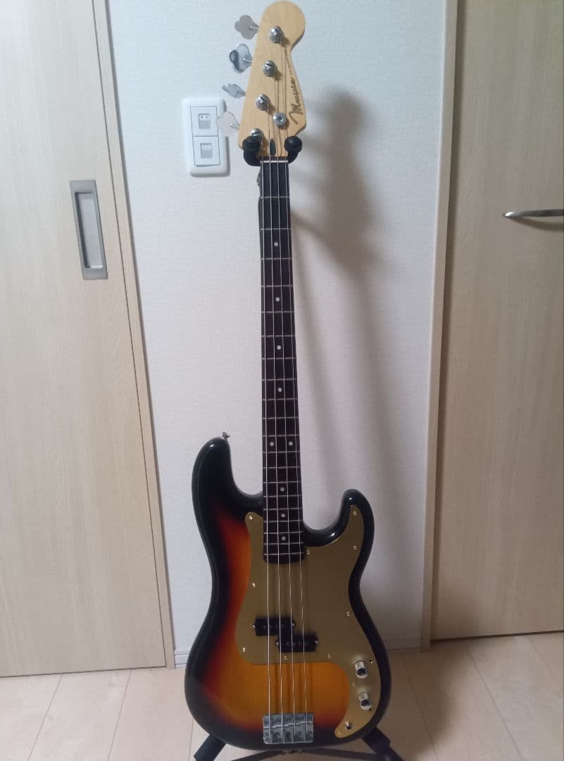 『再値下げ』Precision Bass ゴールドカラーピックガード
