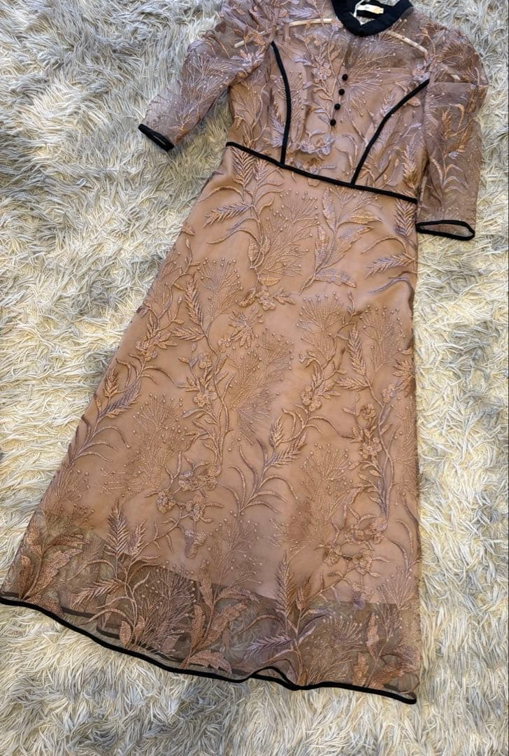 花柄刺繍レースチュールパフスリーブ　ワンピース　ドレス　leja