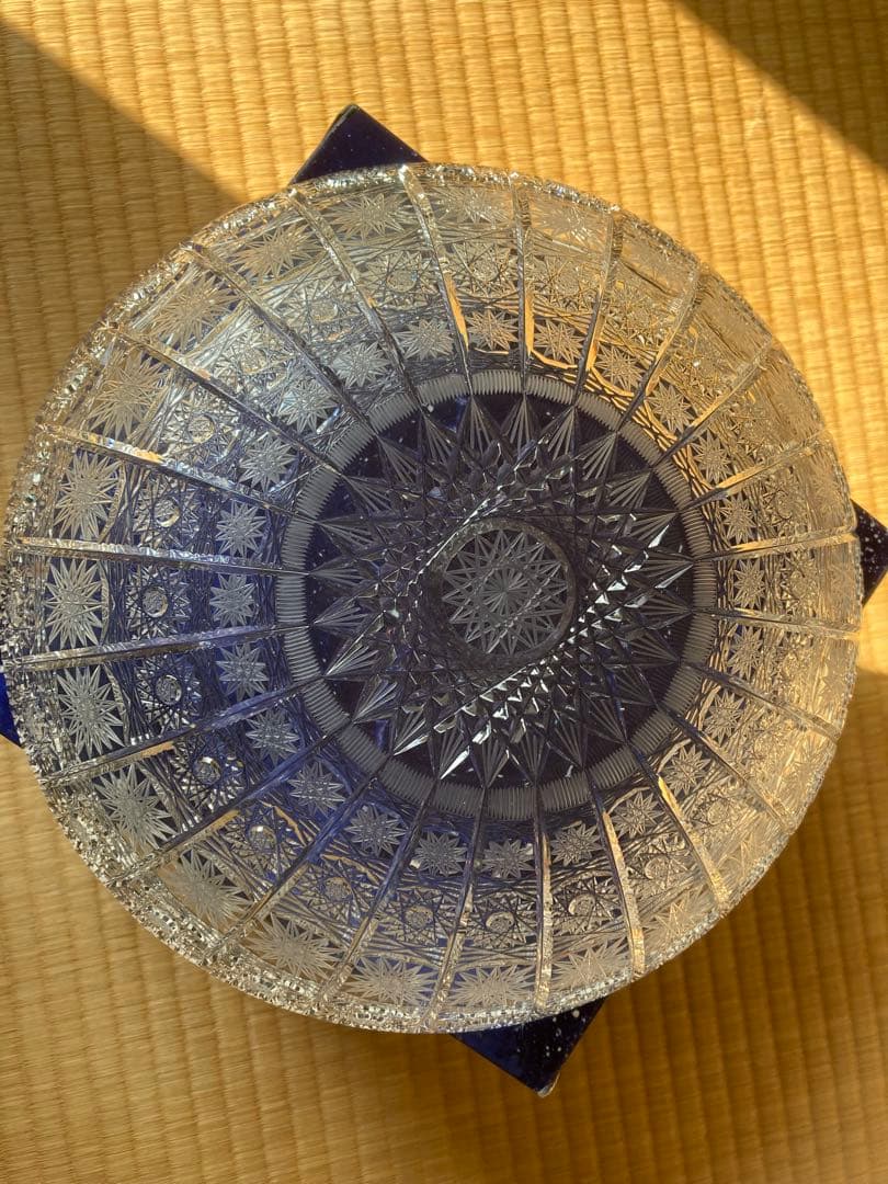 チェコのカットガラスボウル