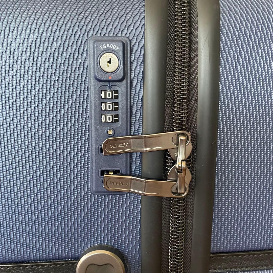 DELSEY デルセー　ネイビー キャリーケース スーツケース。