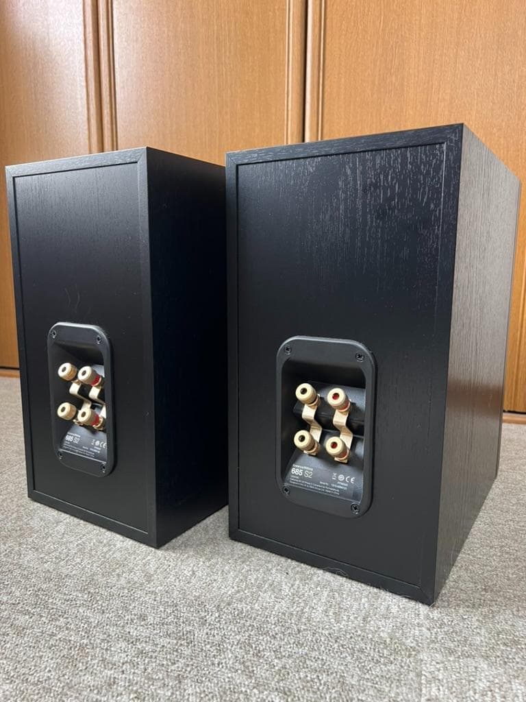 B&W 685S2 ブックシェルフ スピーカーとスタンドのセット