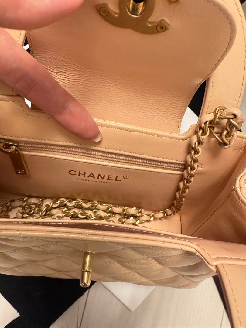 CHANEL ベージュ キルティング ハンドバッグ