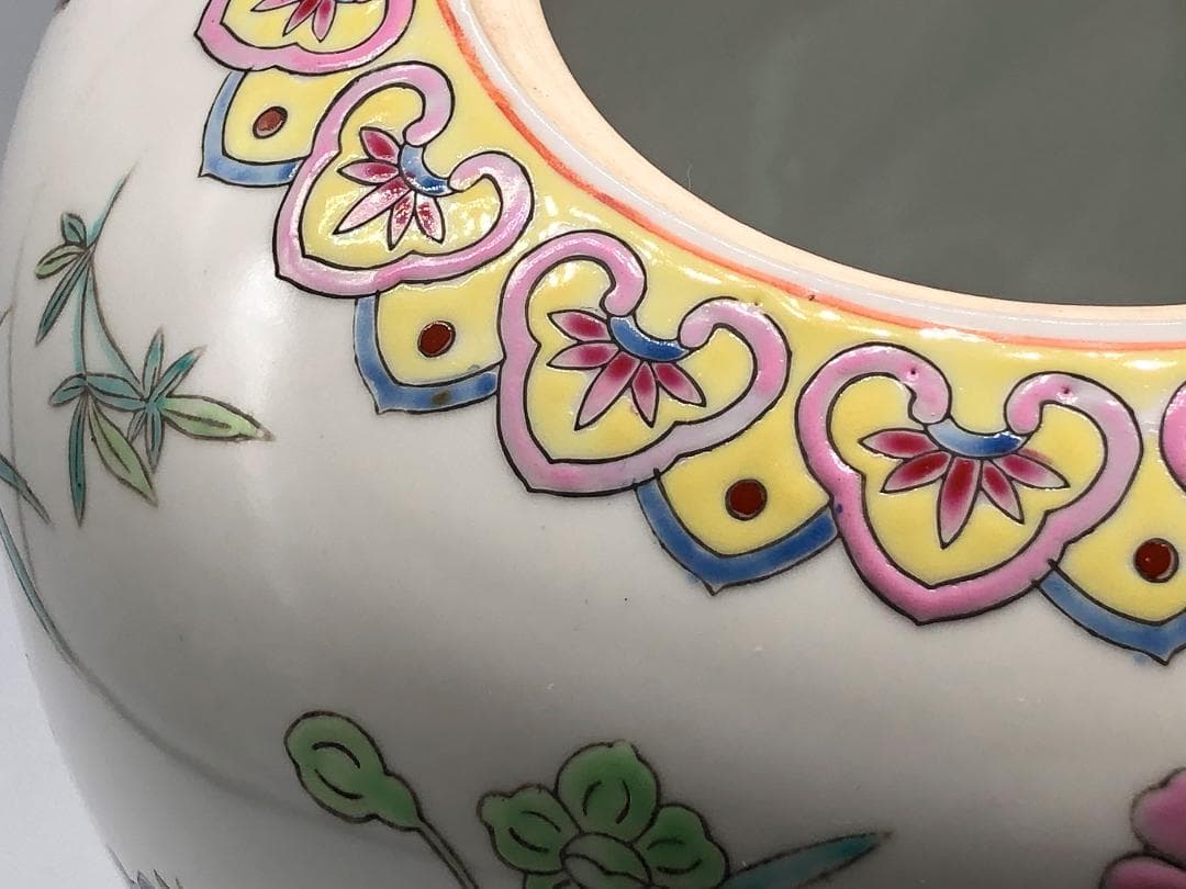 【景徳鎮の甕】 粉彩色絵・鴛花文尽し 清朝期 骨董古玩 　M0317E