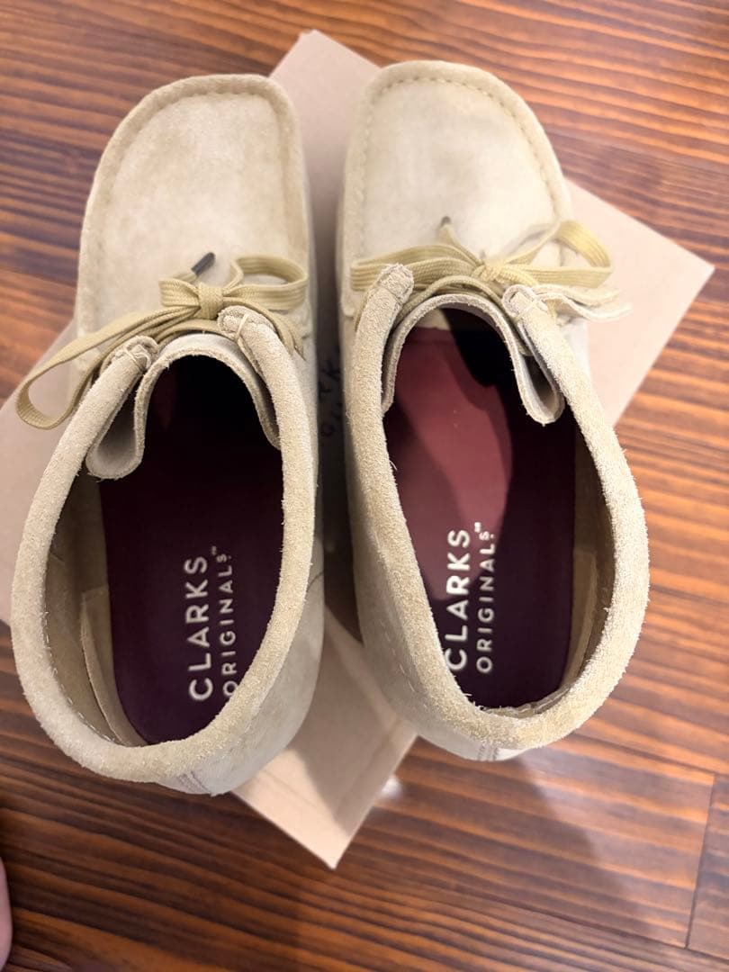 靴 Clarks Wallabee Boot Maple Suede