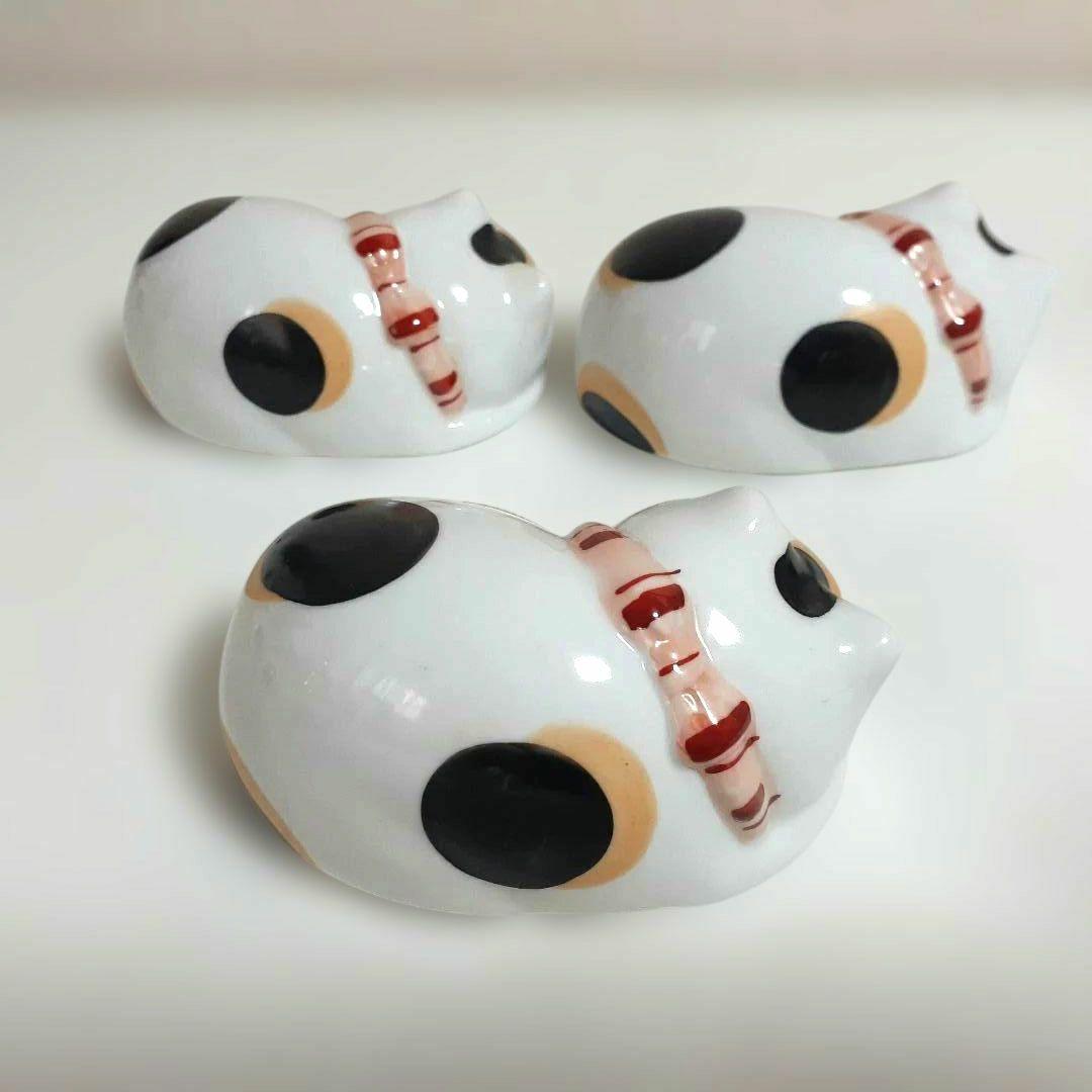 128 3点セット 未使用保管品 瀬戸焼 赤絵眠猫 陶器製 猫の置物 昭和 希少