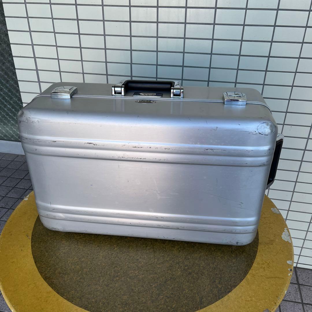 ZEROハリーバートンのキャリーバッグです