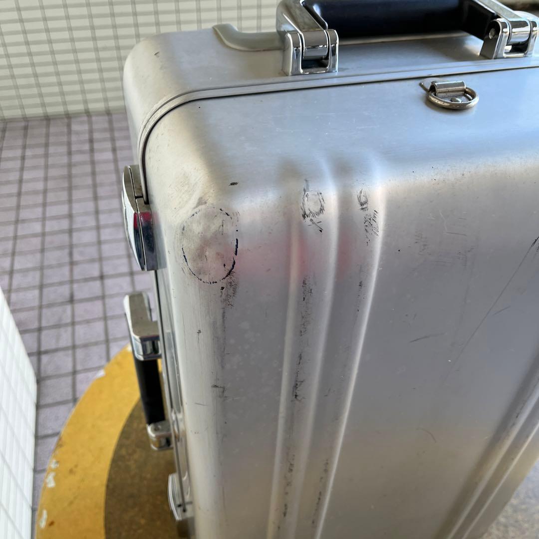 ZEROハリーバートンのキャリーバッグです