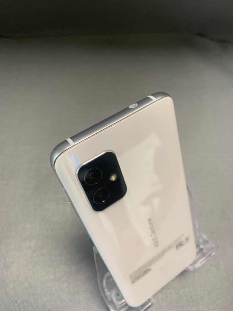 超美品 ASUS Zenfone 8 256GB ホワイト色