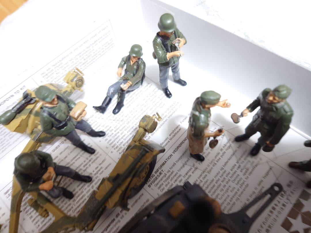 仮出品1/35タミヤイタレリドイツ軍東部戦線戦車12両+兵士+炊飯セット　完成品