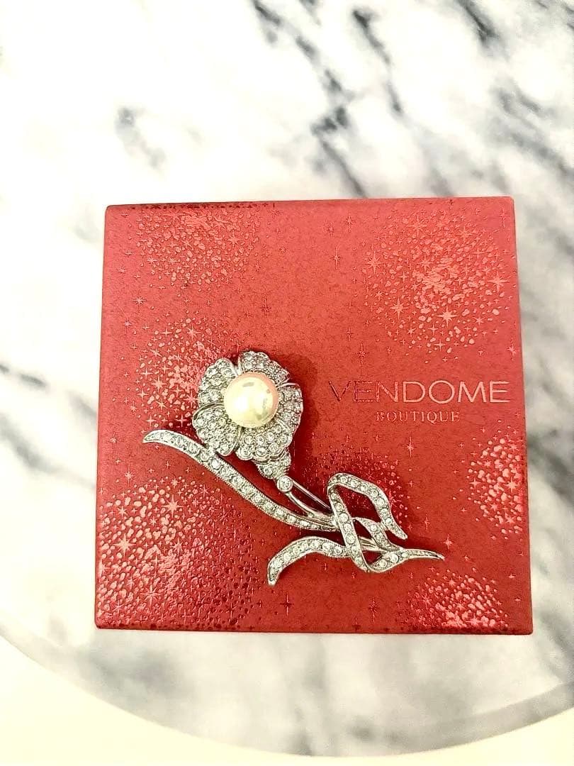 ヴァンドームブティック　パールフラワーブローチ　リボンペースト