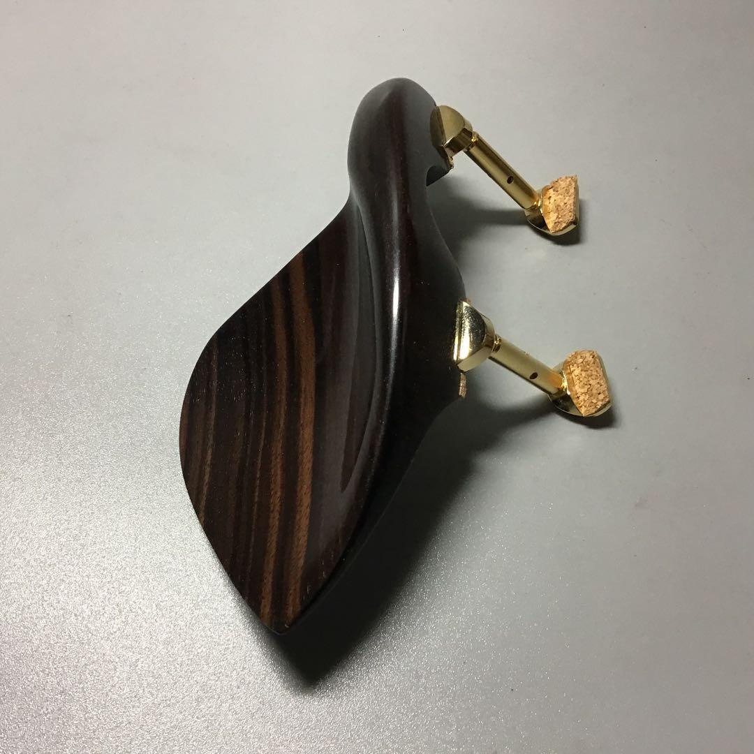 日本工芸会正会員松岡裕治が作成する顎当て　インド黒檀スドラド