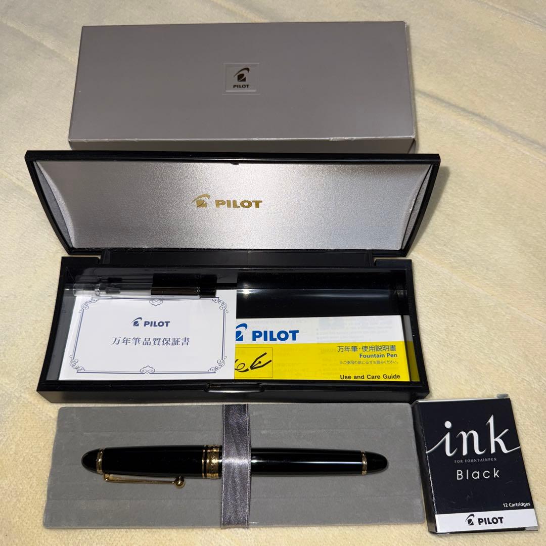 PILOT 万年筆　カスタム743 ブラック インクカートリッジ付き