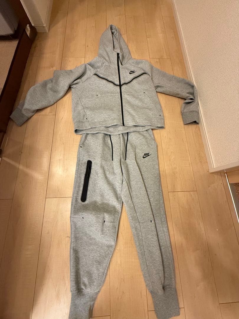 NIKE テックフリース 廃盤 人気