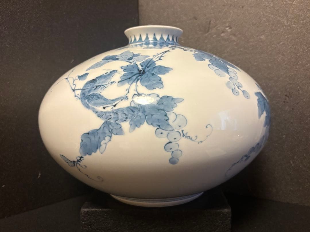 大人気　32cm井上萬二「染付 栗鼠文 壷」名品 人間国宝 白磁巨匠 旭日中綬章