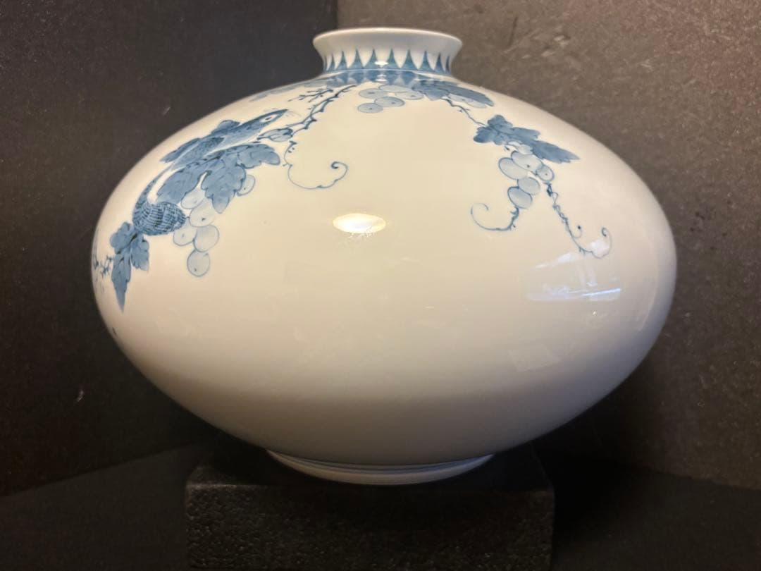 大人気　32cm井上萬二「染付 栗鼠文 壷」名品 人間国宝 白磁巨匠 旭日中綬章