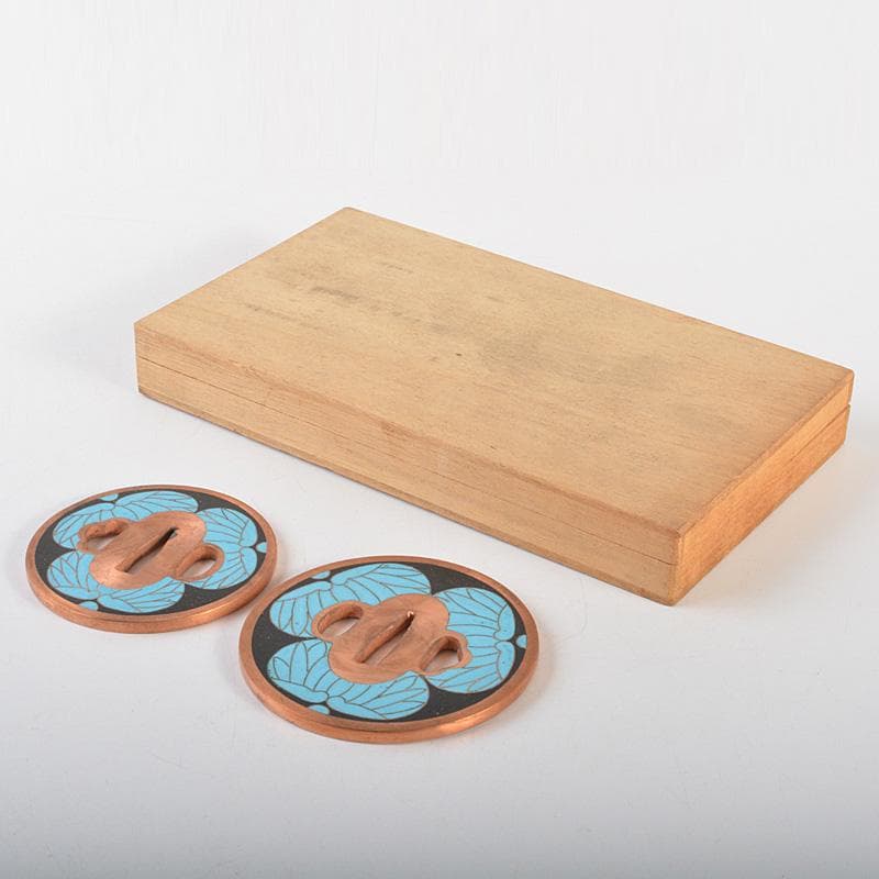 武具　刀装具　銅地　七宝三葉葵紋鍔　一對　桐箱付　C　7262