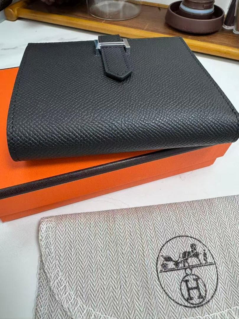 二つ折り財布 ベアンコンパクト ブラック/シルバー金具 エプソン 黒