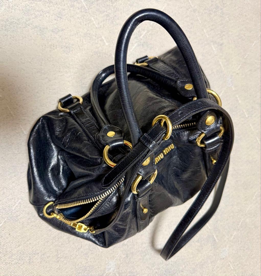 ミュウミュウ￼黒レザーショルダーバッグ ゴールド金具