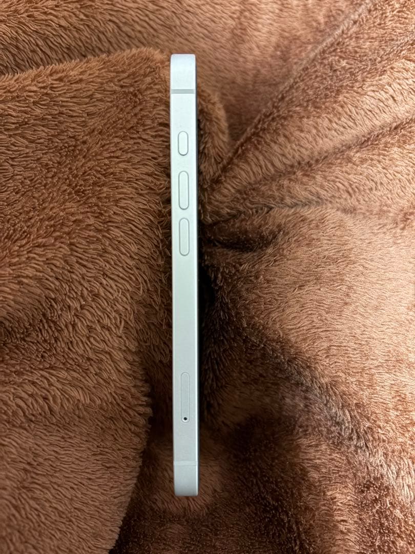 Apple iPhone 16e ホワイト 本体