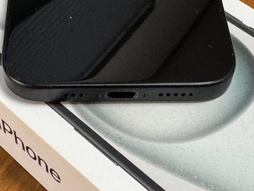 【中古美品】【値下げ】Apple iPhone 15ブラック 【256GB】