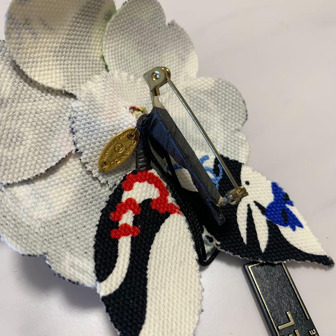 新品タグ付き　シャネル　キャットCCプリント　カメリア　コサージュ　ブローチ