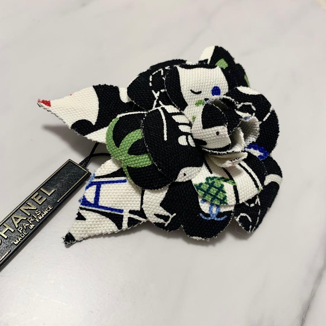 新品タグ付き　シャネル　キャットCCプリント　カメリア　コサージュ　ブローチ