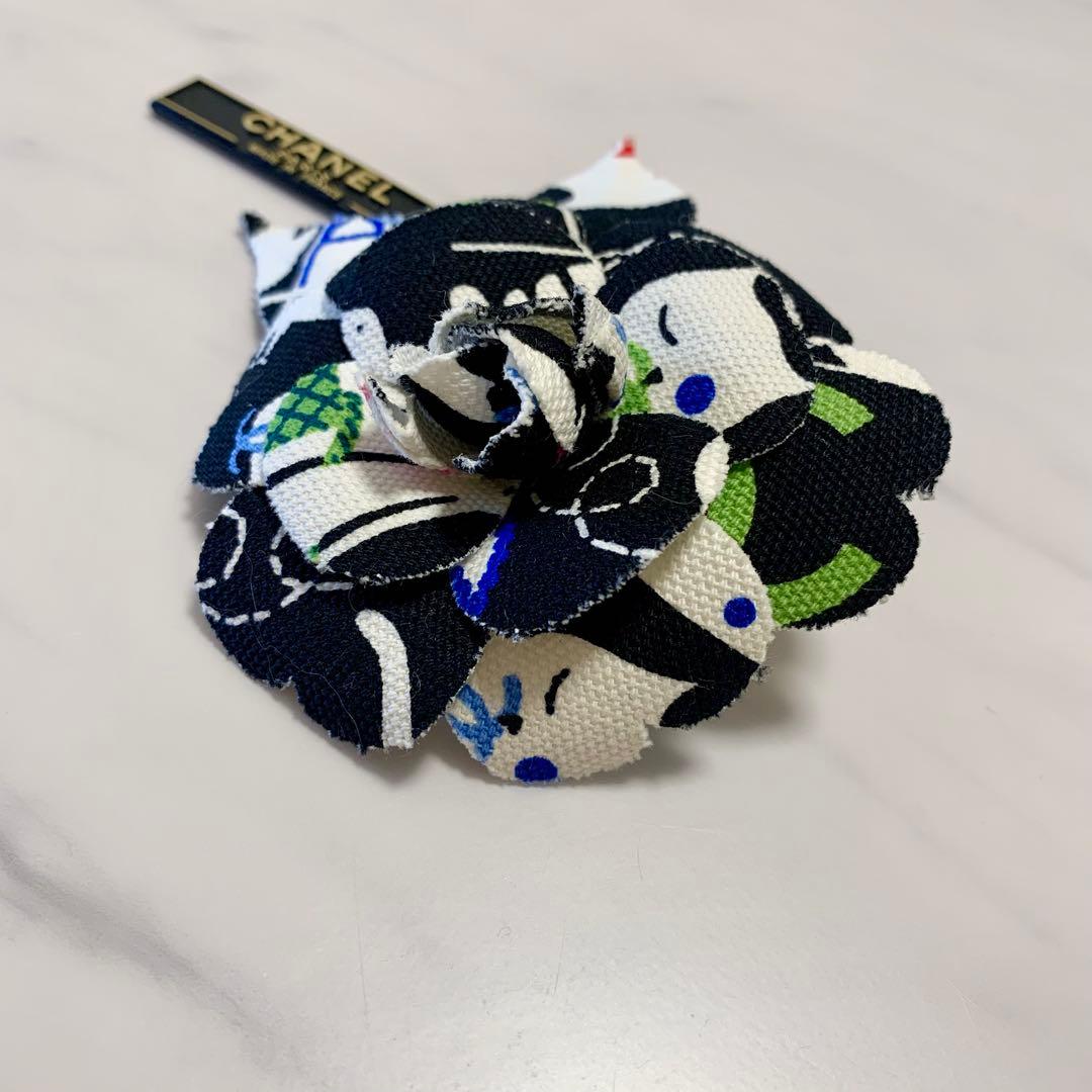 新品タグ付き　シャネル　キャットCCプリント　カメリア　コサージュ　ブローチ