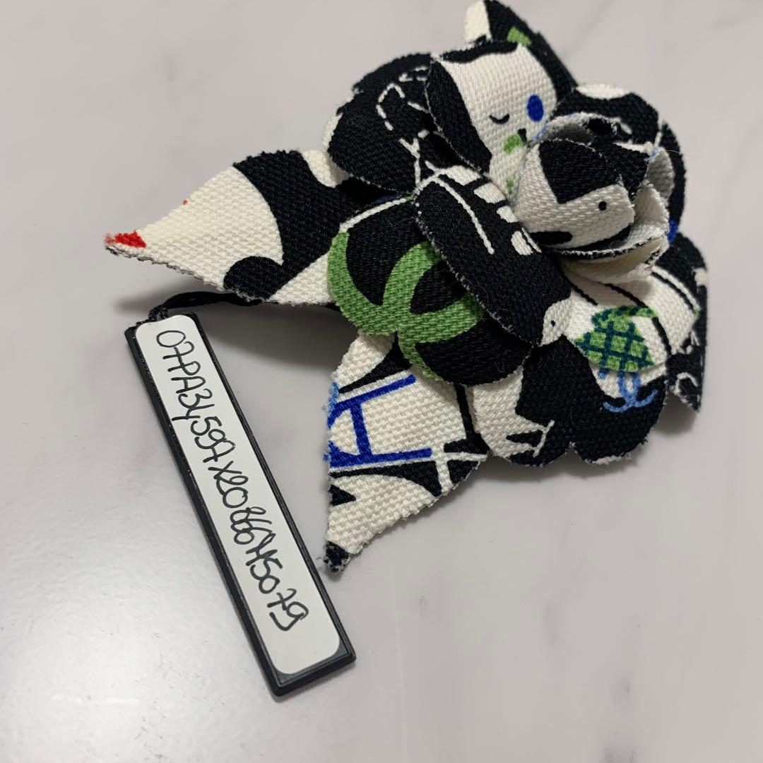 新品タグ付き　シャネル　キャットCCプリント　カメリア　コサージュ　ブローチ