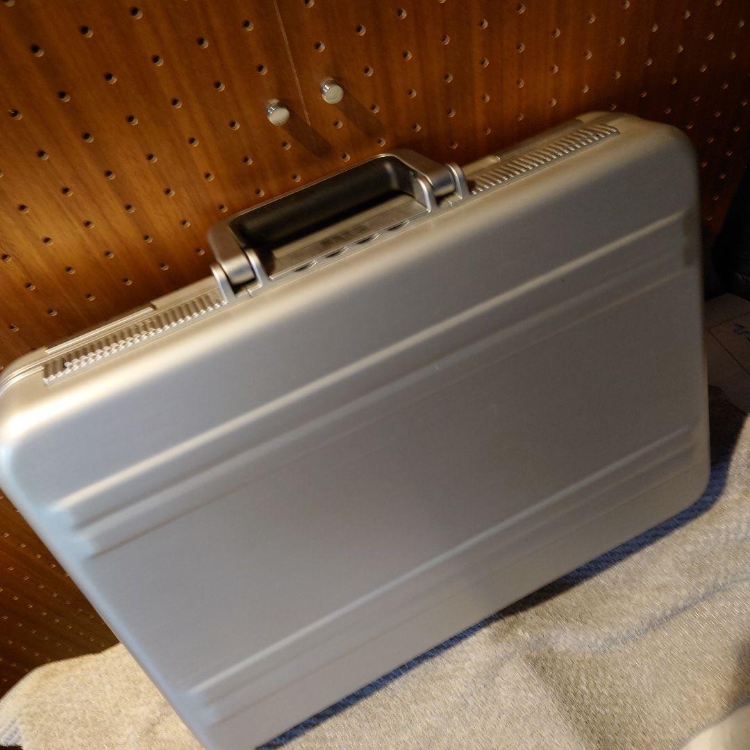 ZERO HALLIBURTON アルミアタッシュケース 上級 ダイヤルロック