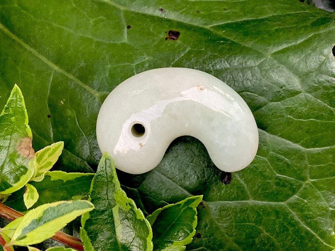 ✳神様からの贈り物‼️ 勾玉　糸魚川翡翠ジェダイト本物をお身近に　最安値　鑑別…