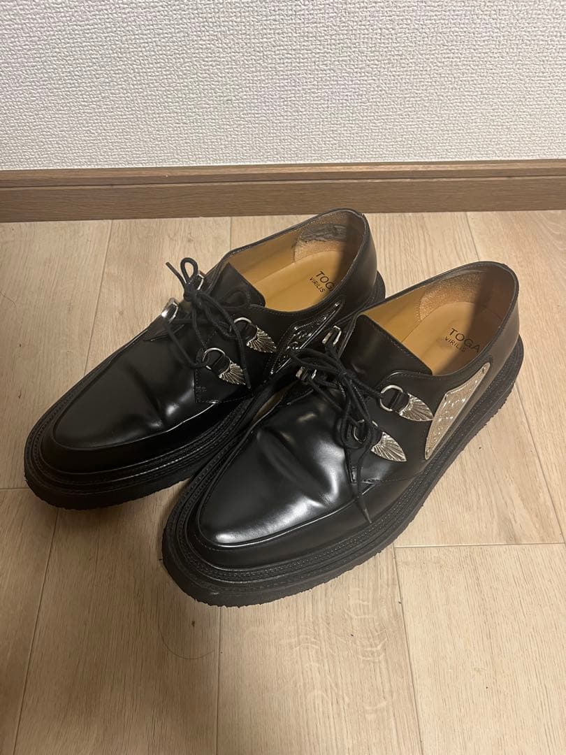 TOGA ブラックレザー ローファー