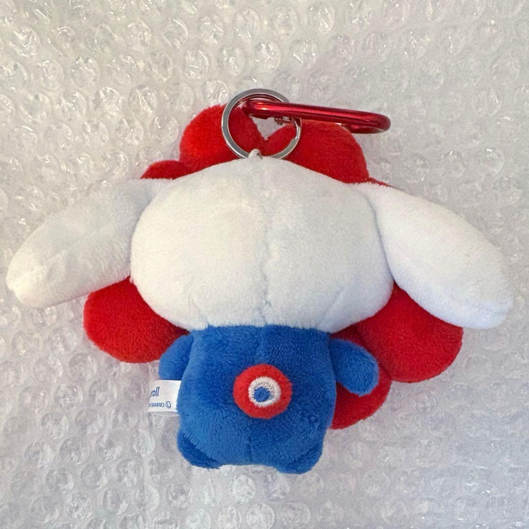 ミャクミャク　シナモロール　サンリオ　カラビナ　ぬいぐるみ